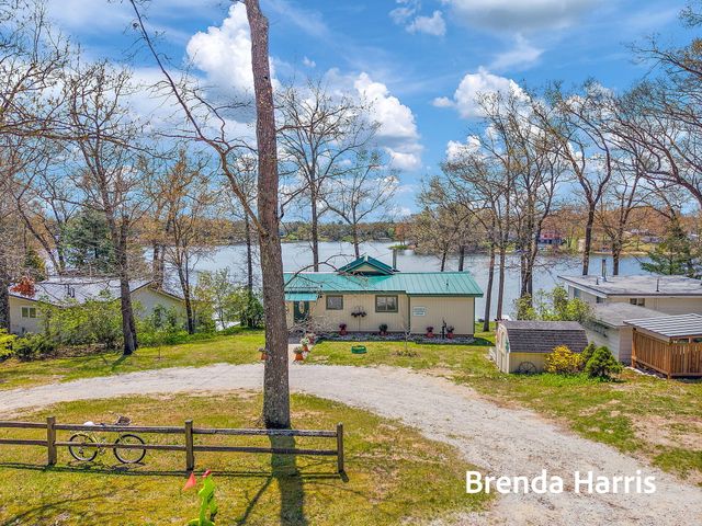 7975 E Lake Road, Holton Twp, MI 49457