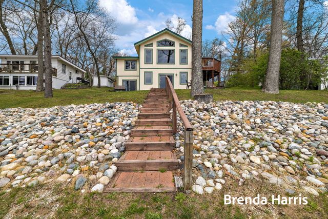 7975 E Lake Road, Holton Twp, MI 49457