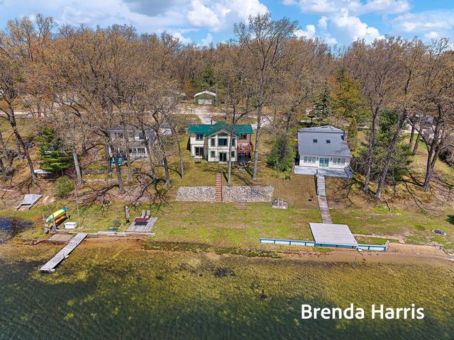 7975 E Lake Road, Holton Twp, MI 49457