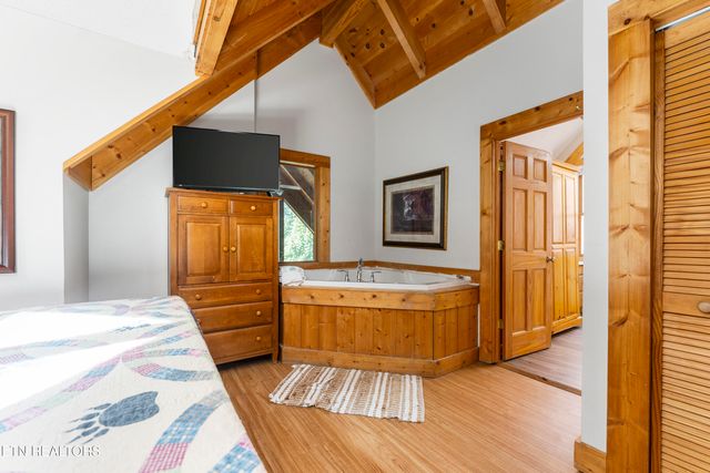 1251 Bear Cub Way, Gatlinburg, TN 37738