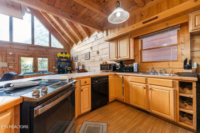 1251 Bear Cub Way, Gatlinburg, TN 37738