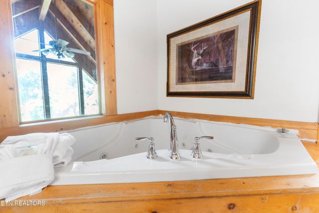1251 Bear Cub Way, Gatlinburg, TN 37738