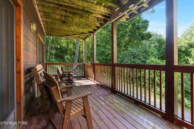 1251 Bear Cub Way, Gatlinburg, TN 37738