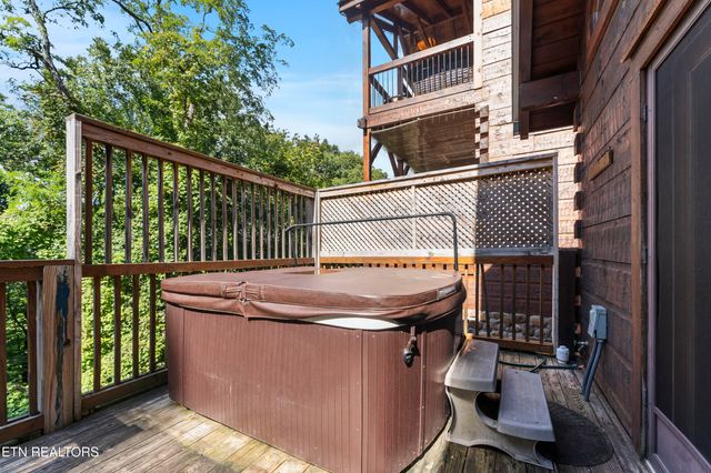 1251 Bear Cub Way, Gatlinburg, TN 37738