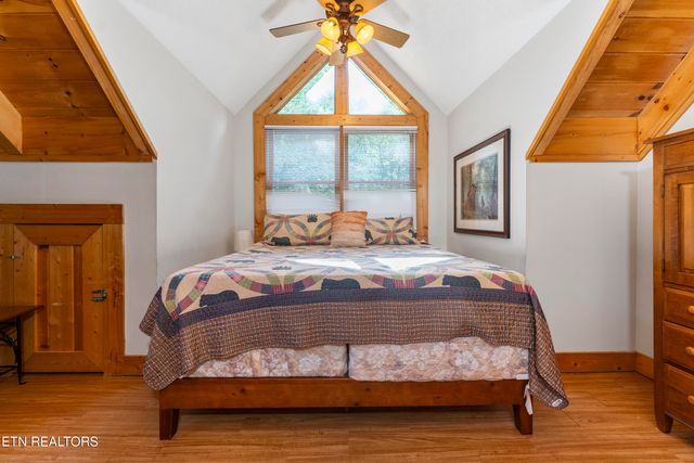 1251 Bear Cub Way, Gatlinburg, TN 37738