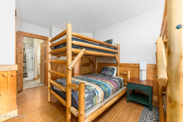 1251 Bear Cub Way, Gatlinburg, TN 37738