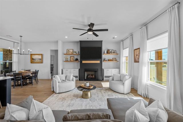 5884 Tadpole Dr, Elgin, OK 73538