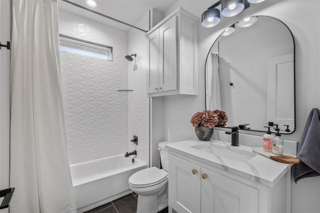 5884 Tadpole Dr, Elgin, OK 73538