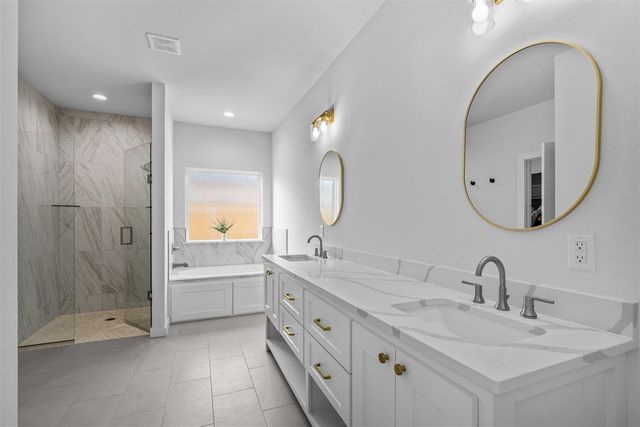 5884 Tadpole Dr, Elgin, OK 73538