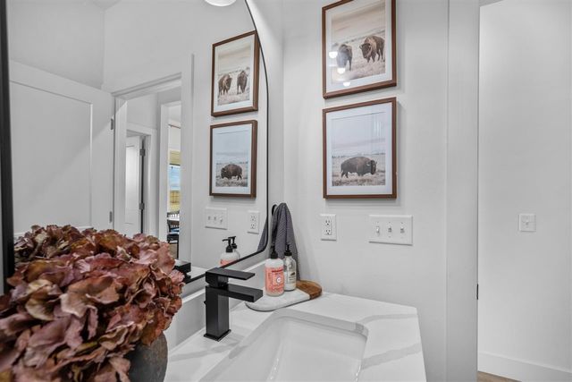 5884 Tadpole Dr, Elgin, OK 73538