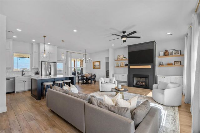 5884 Tadpole Dr, Elgin, OK 73538