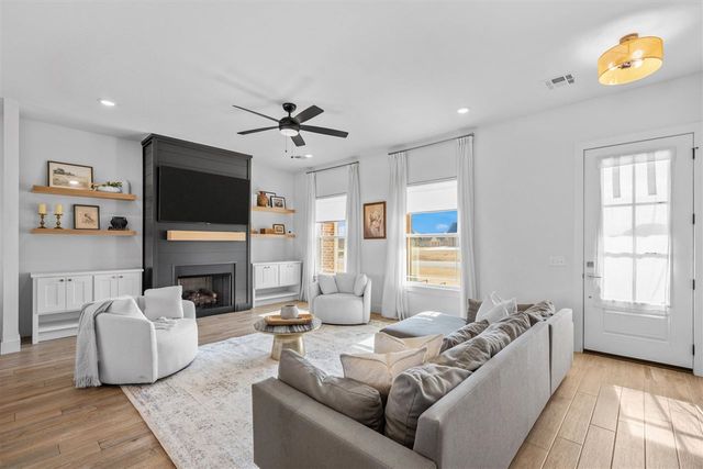 5884 Tadpole Dr, Elgin, OK 73538