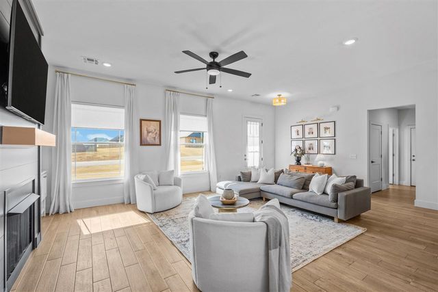 5884 Tadpole Dr, Elgin, OK 73538