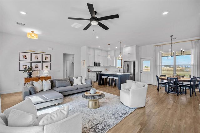 5884 Tadpole Dr, Elgin, OK 73538