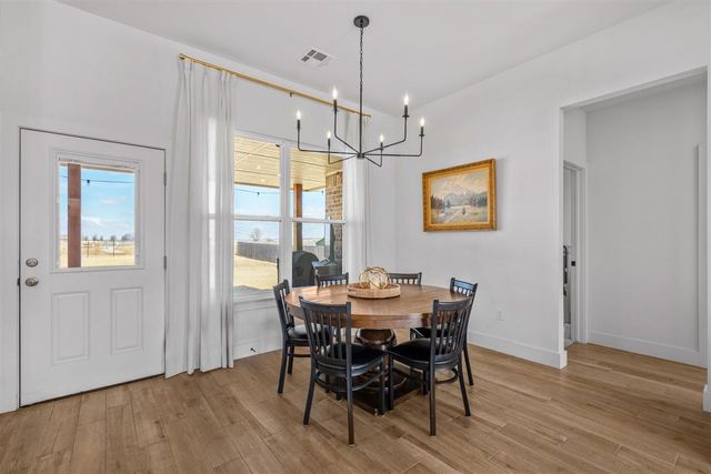 5884 Tadpole Dr, Elgin, OK 73538