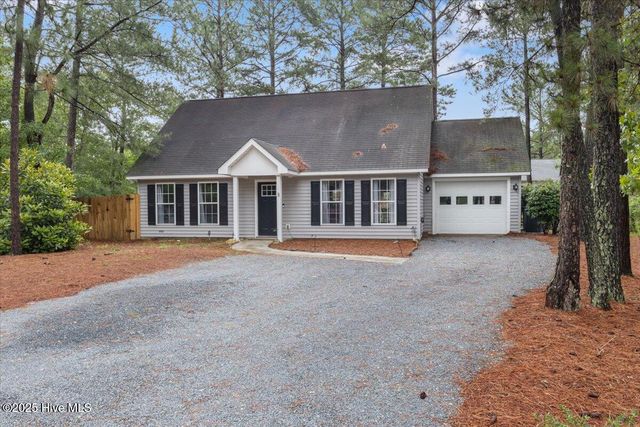 8 Saunders Lane, Pinehurst, NC 28374