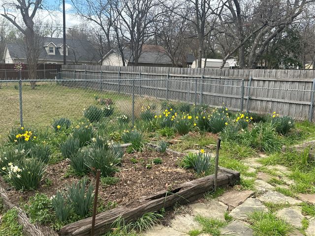 103 W Damon Street, Terrell, TX 75160