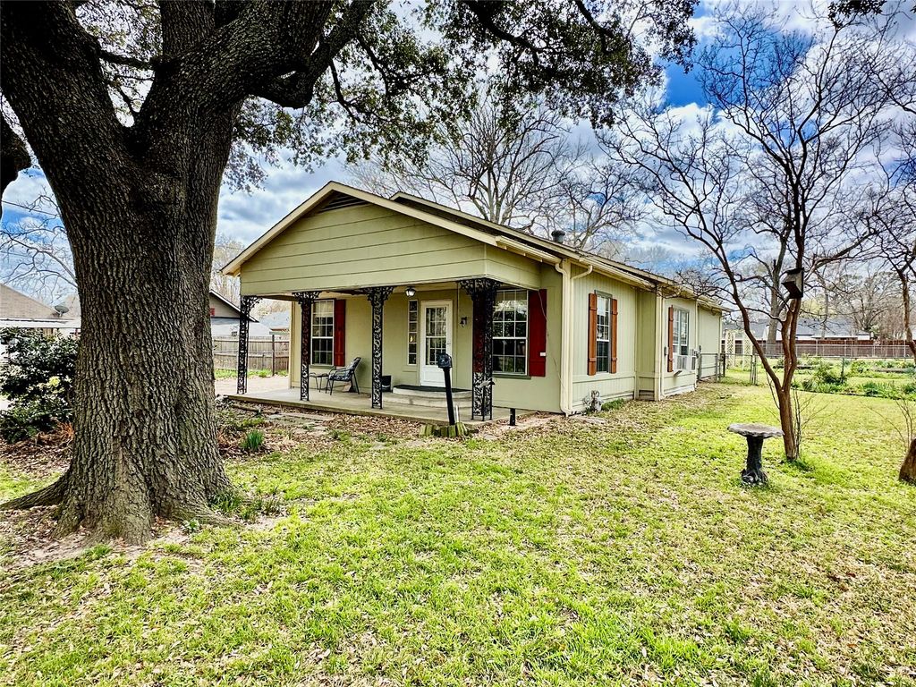 103 W Damon Street, Terrell, TX 75160