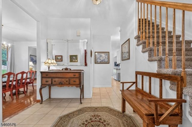 280 Stonehenge Dr, Lopatcong Twp., NJ 08865