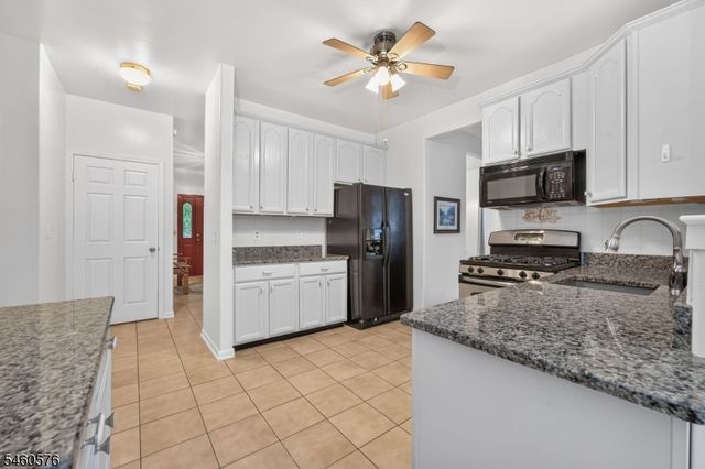 280 Stonehenge Dr, Lopatcong Twp., NJ 08865
