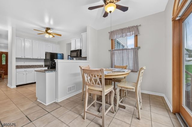 280 Stonehenge Dr, Lopatcong Twp., NJ 08865