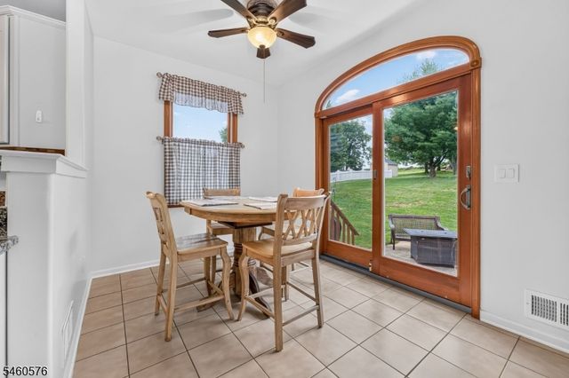 280 Stonehenge Dr, Lopatcong Twp., NJ 08865