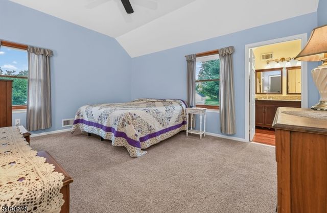 280 Stonehenge Dr, Lopatcong Twp., NJ 08865