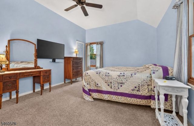 280 Stonehenge Dr, Lopatcong Twp., NJ 08865