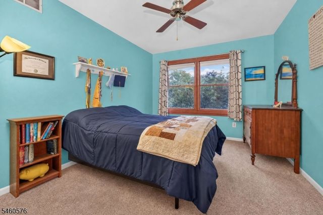 280 Stonehenge Dr, Lopatcong Twp., NJ 08865