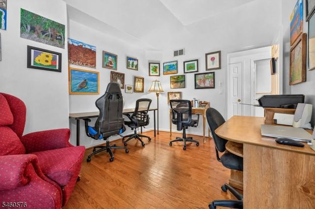 280 Stonehenge Dr, Lopatcong Twp., NJ 08865