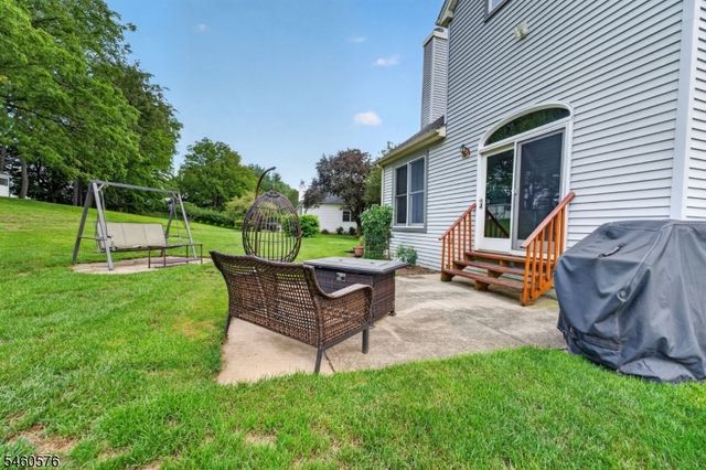 280 Stonehenge Dr, Lopatcong Twp., NJ 08865