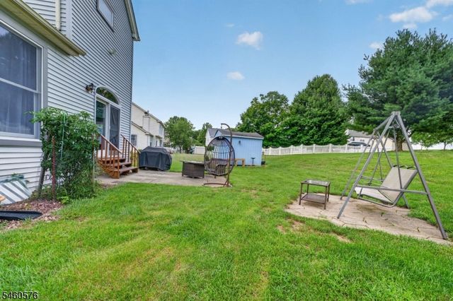 280 Stonehenge Dr, Lopatcong Twp., NJ 08865