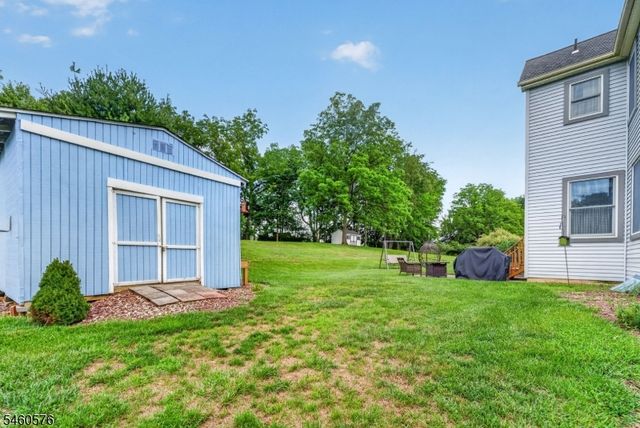 280 Stonehenge Dr, Lopatcong Twp., NJ 08865