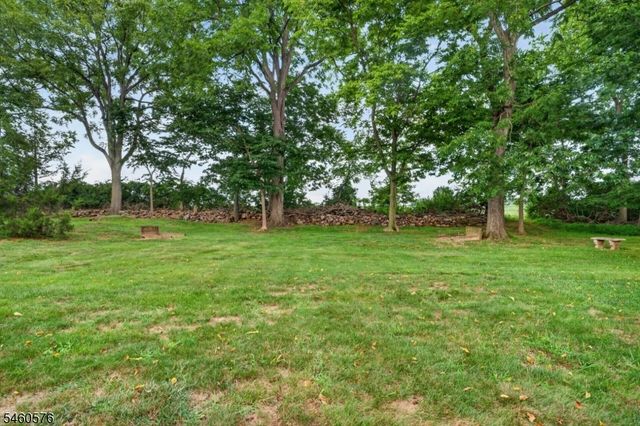 280 Stonehenge Dr, Lopatcong Twp., NJ 08865