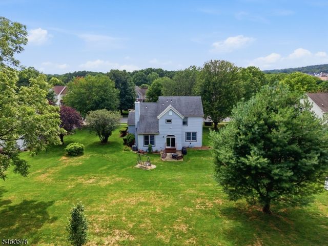 280 Stonehenge Dr, Lopatcong Twp., NJ 08865