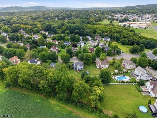 280 Stonehenge Dr, Lopatcong Twp., NJ 08865