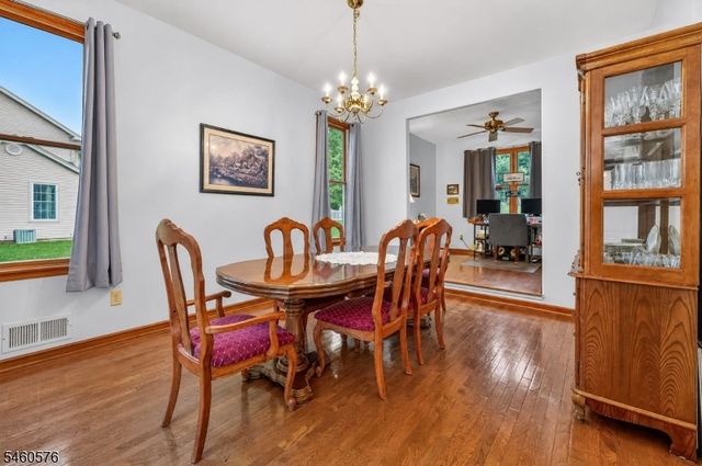 280 Stonehenge Dr, Lopatcong Twp., NJ 08865