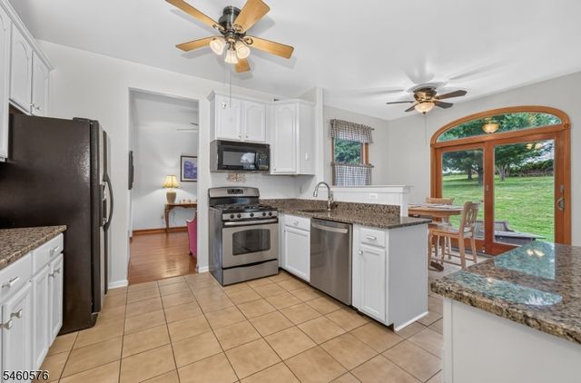 280 Stonehenge Dr, Lopatcong Twp., NJ 08865