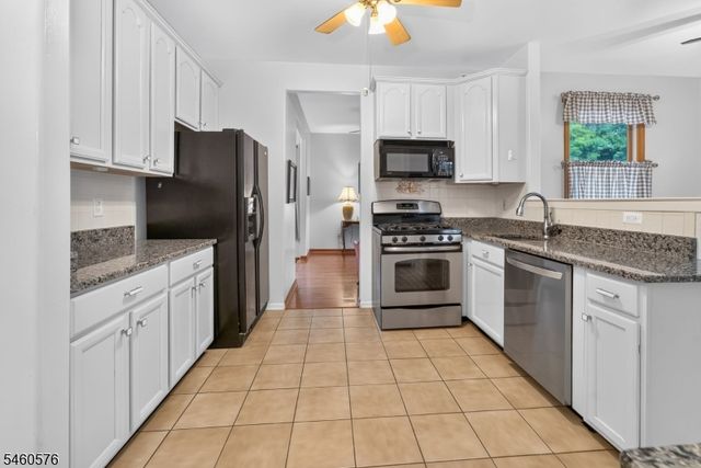 280 Stonehenge Dr, Lopatcong Twp., NJ 08865