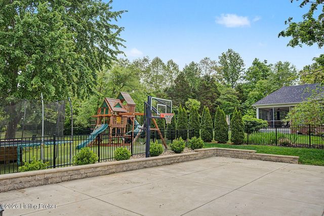 6119 Perrin Dr, Crestwood, KY 40014