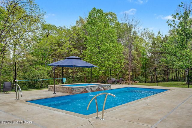 6119 Perrin Dr, Crestwood, KY 40014