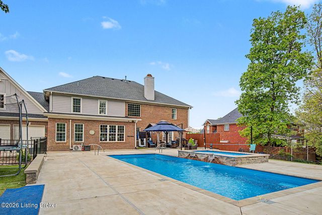 6119 Perrin Dr, Crestwood, KY 40014