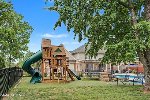 6119 Perrin Dr, Crestwood, KY 40014