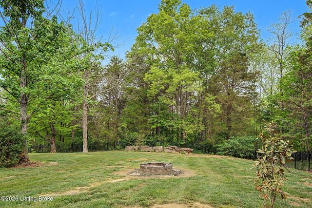 6119 Perrin Dr, Crestwood, KY 40014