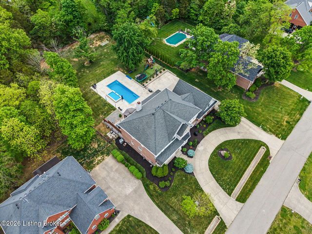 6119 Perrin Dr, Crestwood, KY 40014