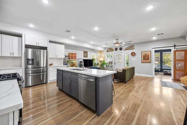 1710 Mckee Street, Houston, TX 77009