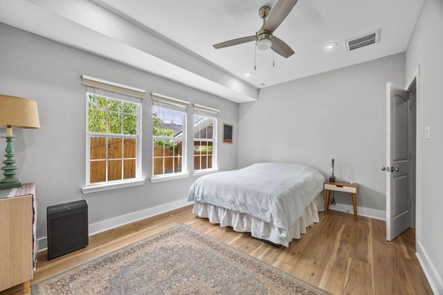 1710 Mckee Street, Houston, TX 77009