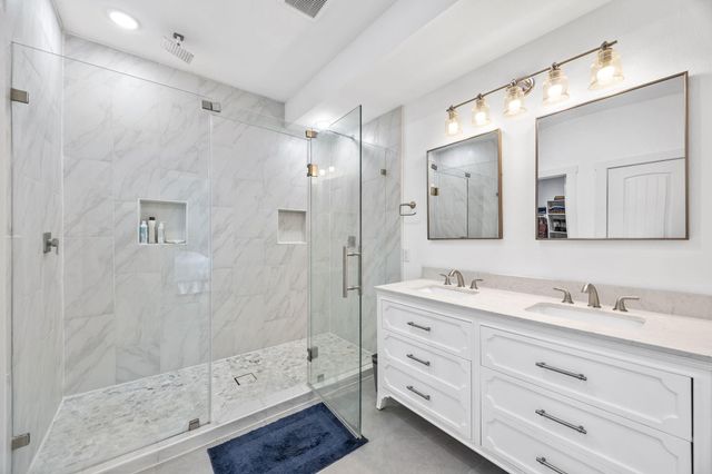 1710 Mckee Street, Houston, TX 77009