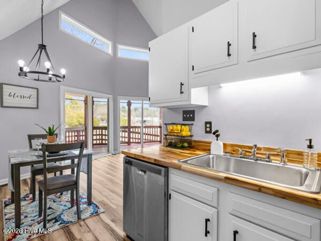 650 Queens Creek Road, Hubert, NC 28539