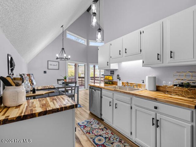 650 Queens Creek Road, Hubert, NC 28539